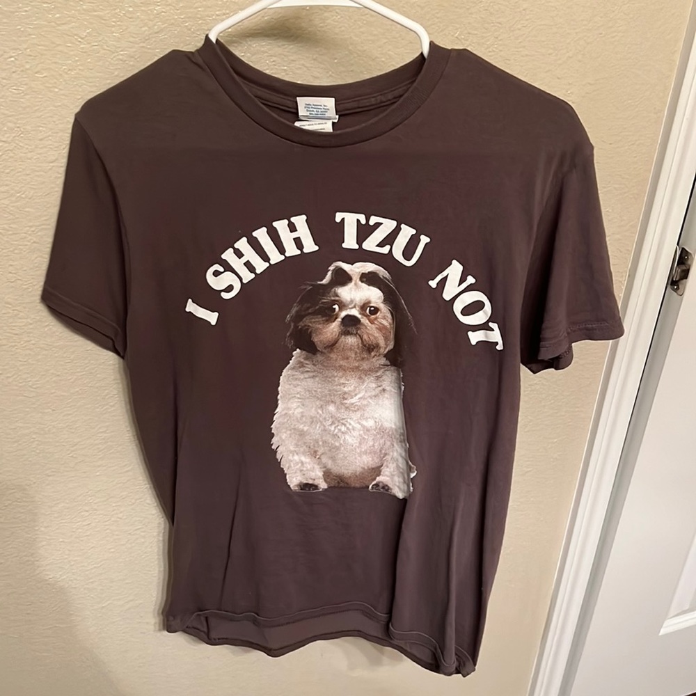 It’s a gray delta pro weight shirt! It’s silly and it’s a size S! IShihTzuNot